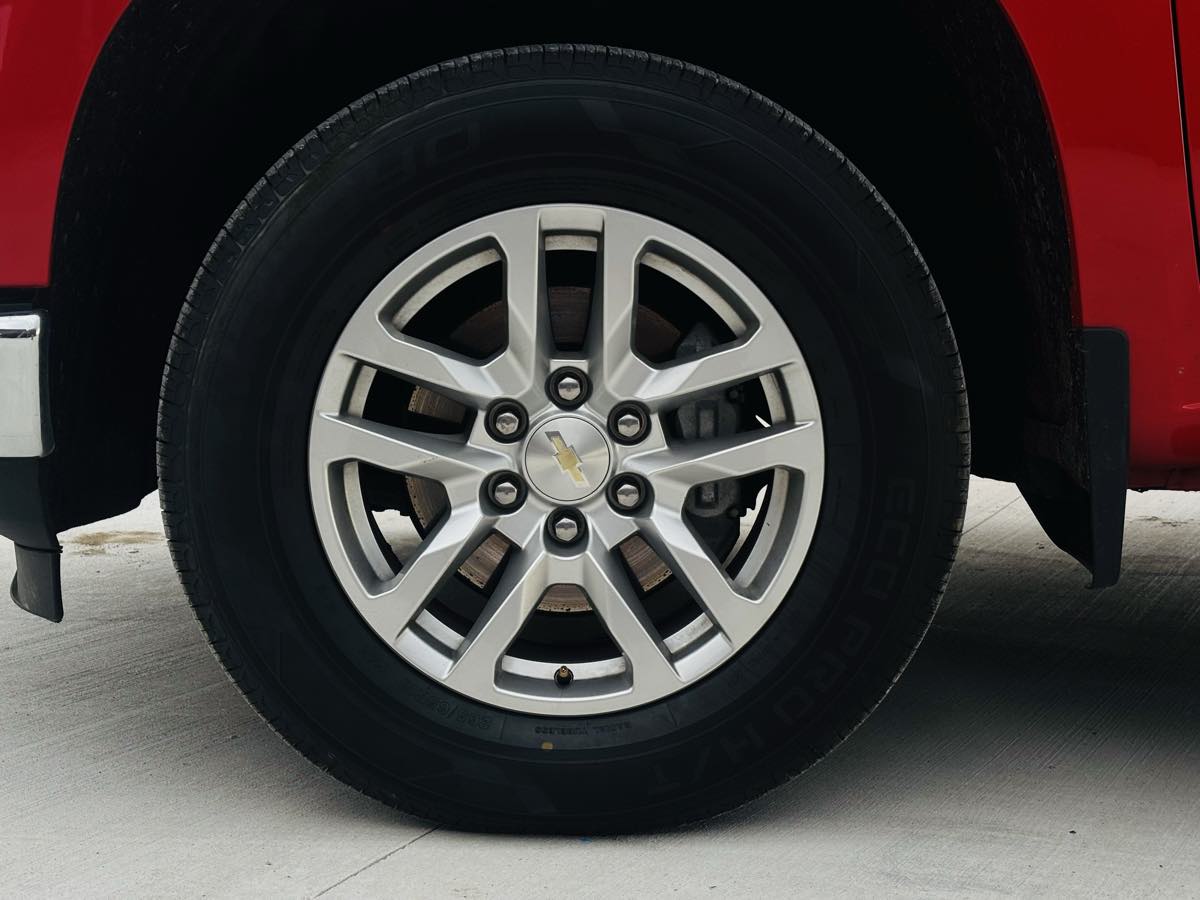 Photo 28 of this Chevrolet Silverado 1500