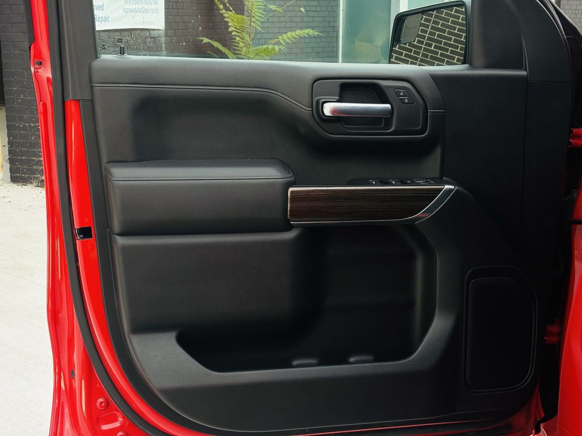 Photo 32 of this Chevrolet Silverado 1500