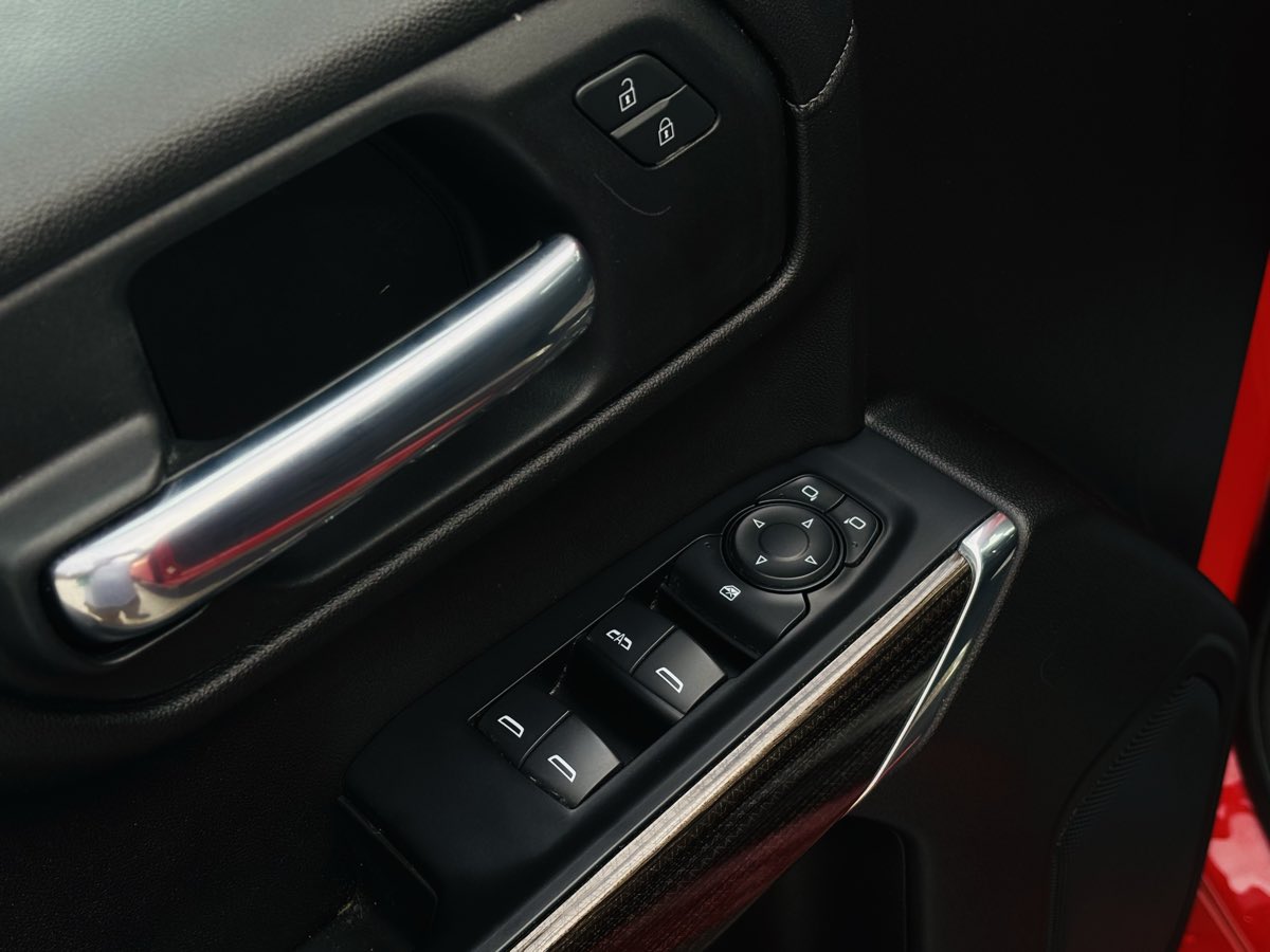 Photo 33 of this Chevrolet Silverado 1500