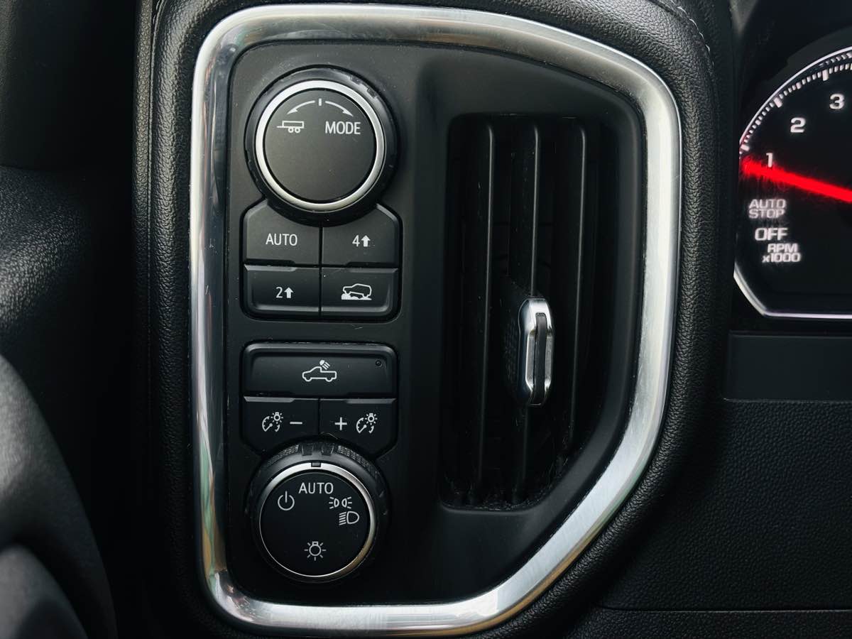 Photo 53 of this Chevrolet Silverado 1500