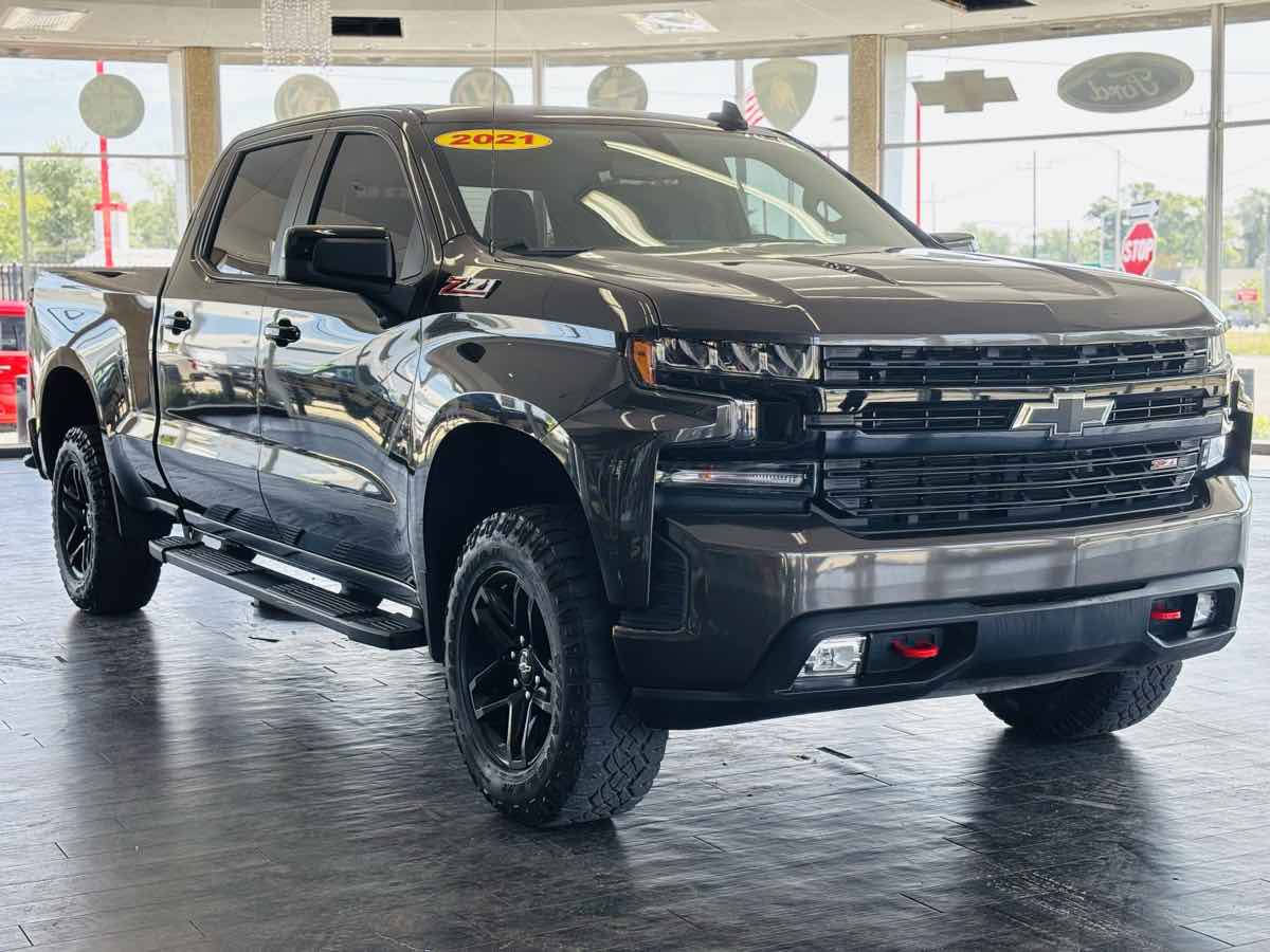 Photo 4 of this Chevrolet Silverado 1500