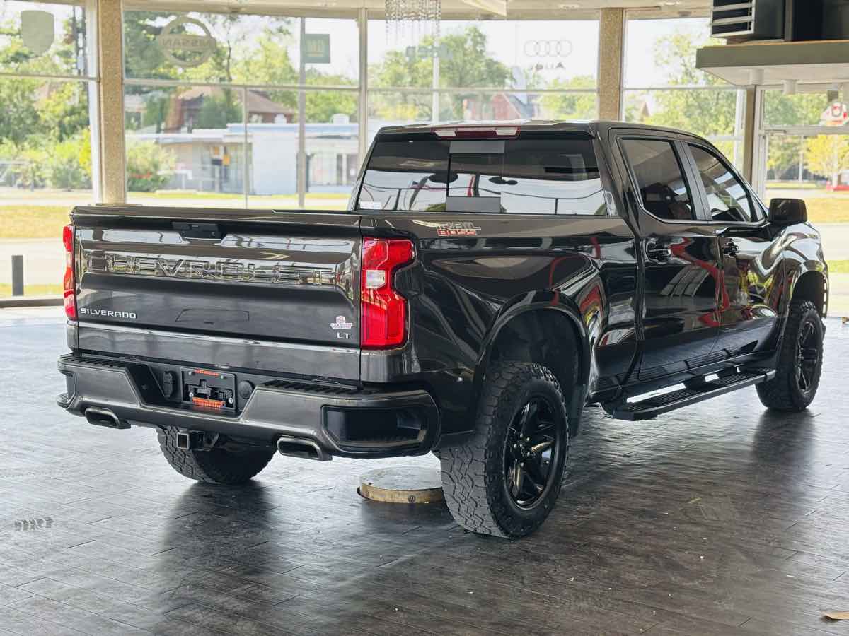 Photo 7 of this Chevrolet Silverado 1500