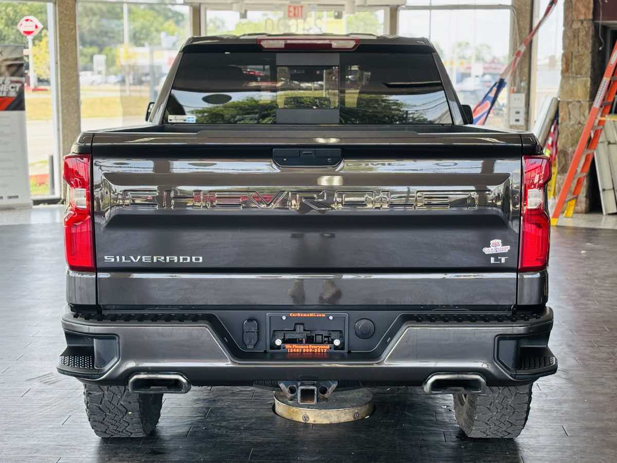 Photo 8 of this Chevrolet Silverado 1500