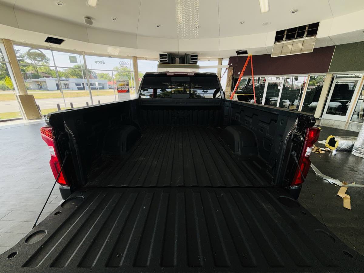 Photo 10 of this Chevrolet Silverado 1500