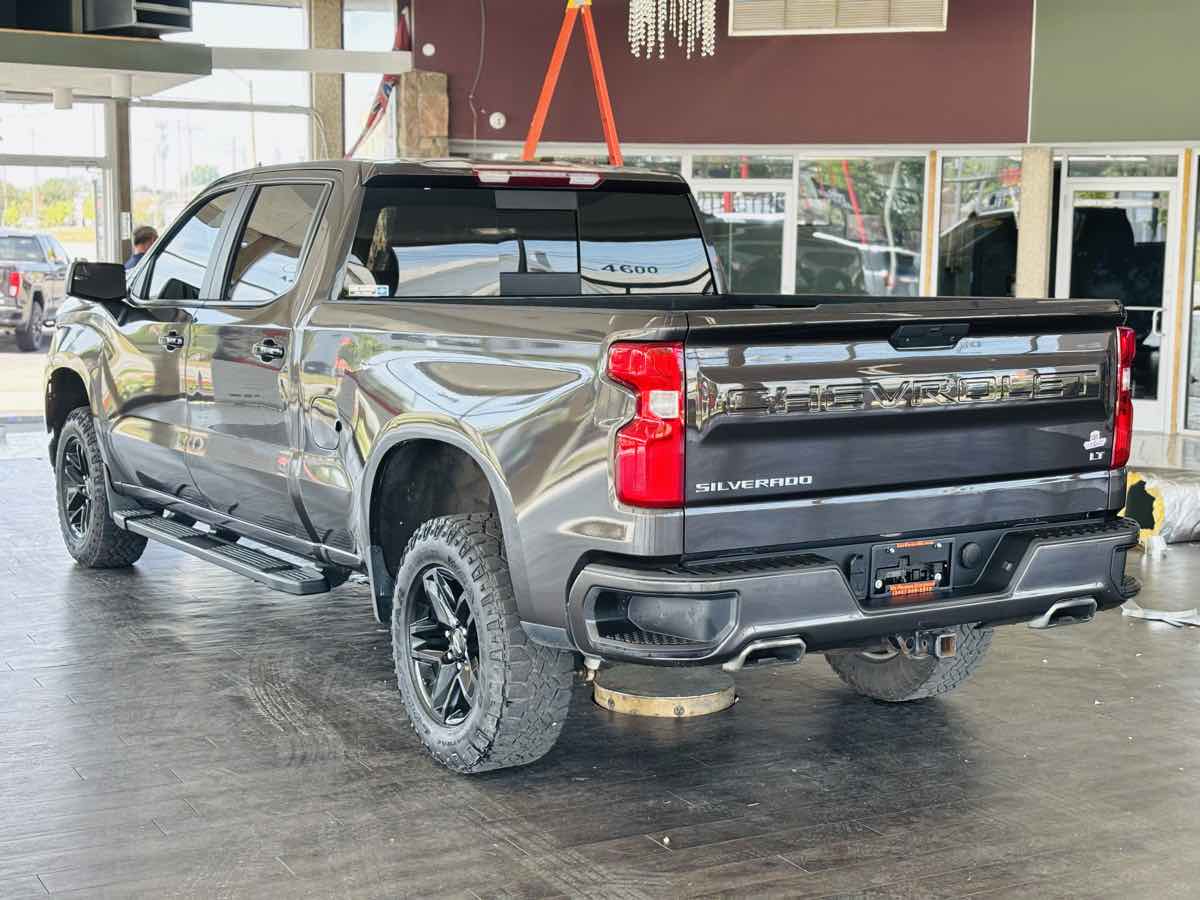 Photo 13 of this Chevrolet Silverado 1500