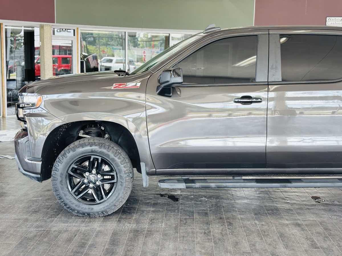 Photo 15 of this Chevrolet Silverado 1500