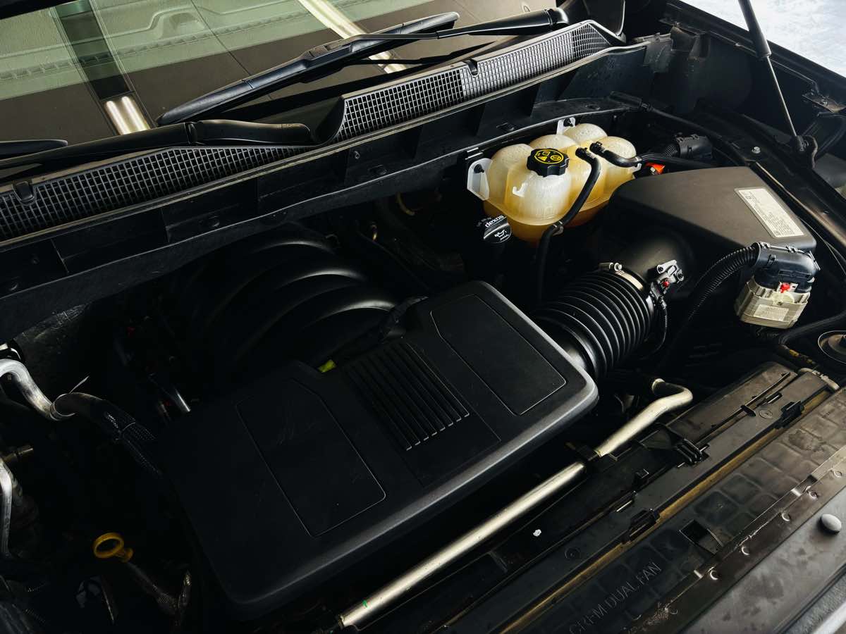 Photo 21 of this Chevrolet Silverado 1500