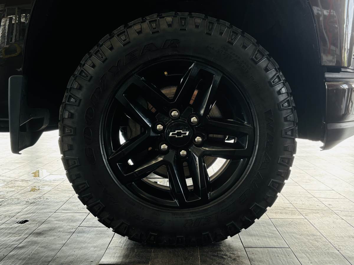 Photo 24 of this Chevrolet Silverado 1500