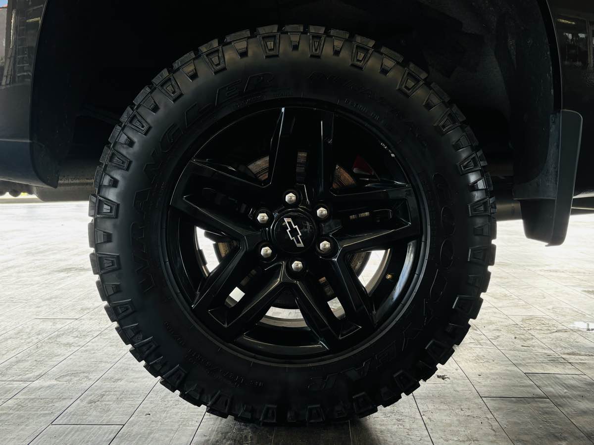Photo 25 of this Chevrolet Silverado 1500