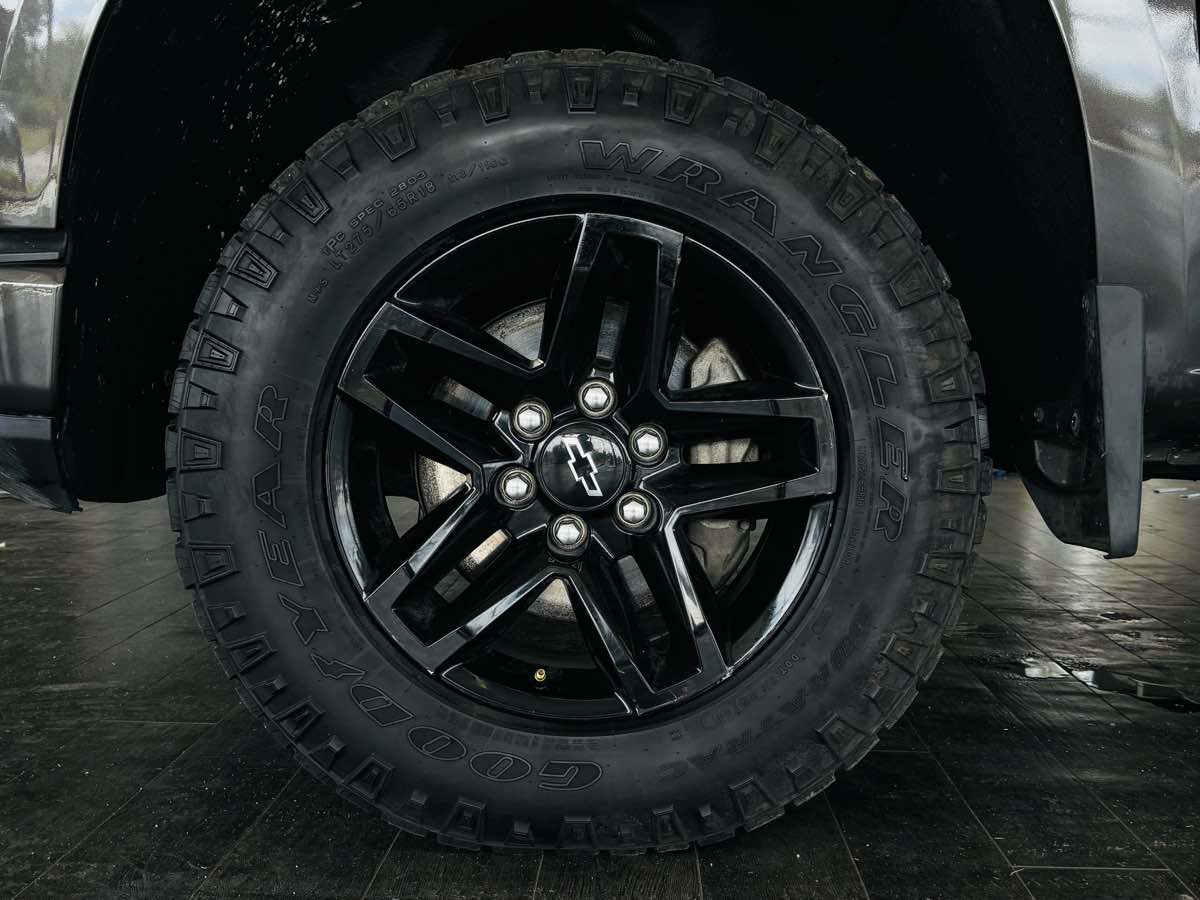 Photo 27 of this Chevrolet Silverado 1500