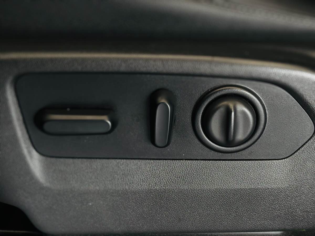 Photo 30 of this Chevrolet Silverado 1500