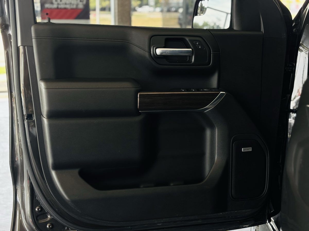 Photo 31 of this Chevrolet Silverado 1500