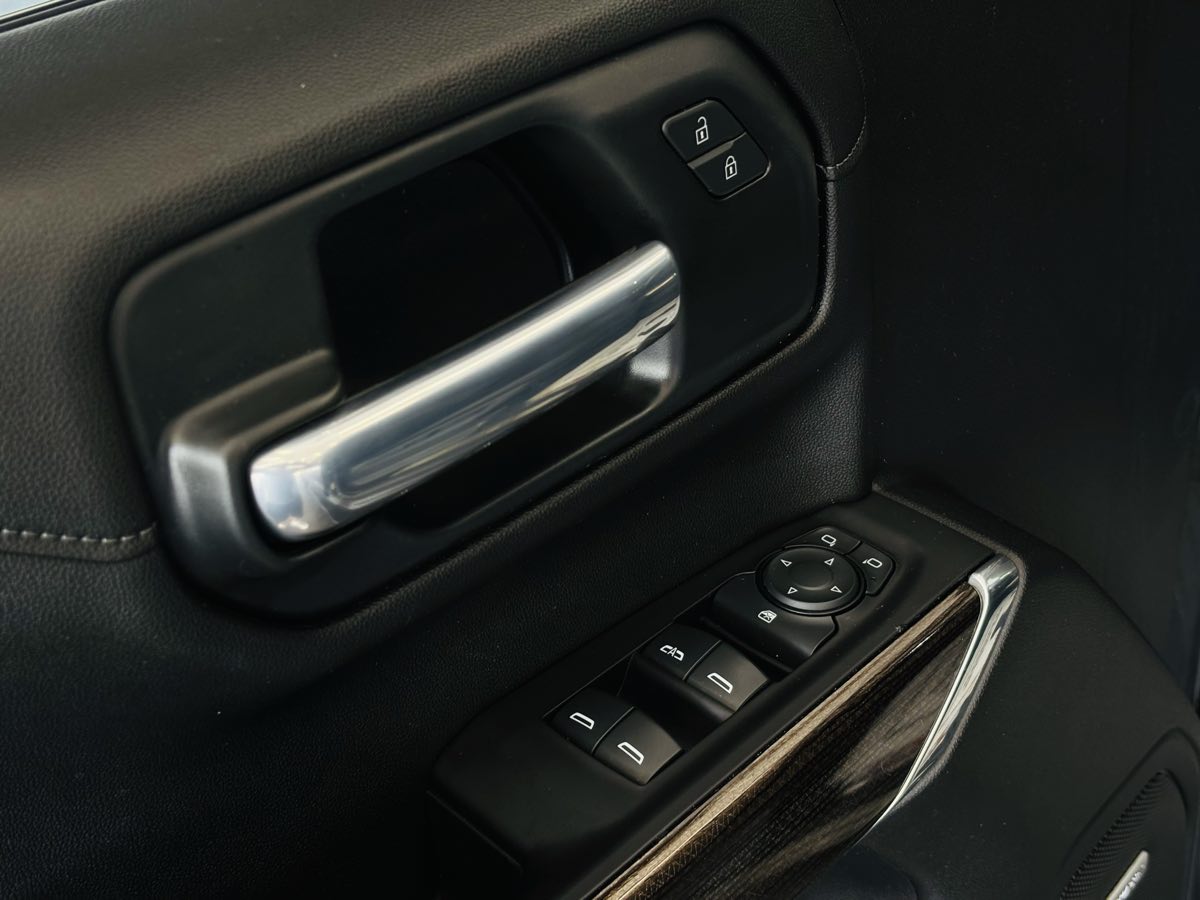 Photo 32 of this Chevrolet Silverado 1500
