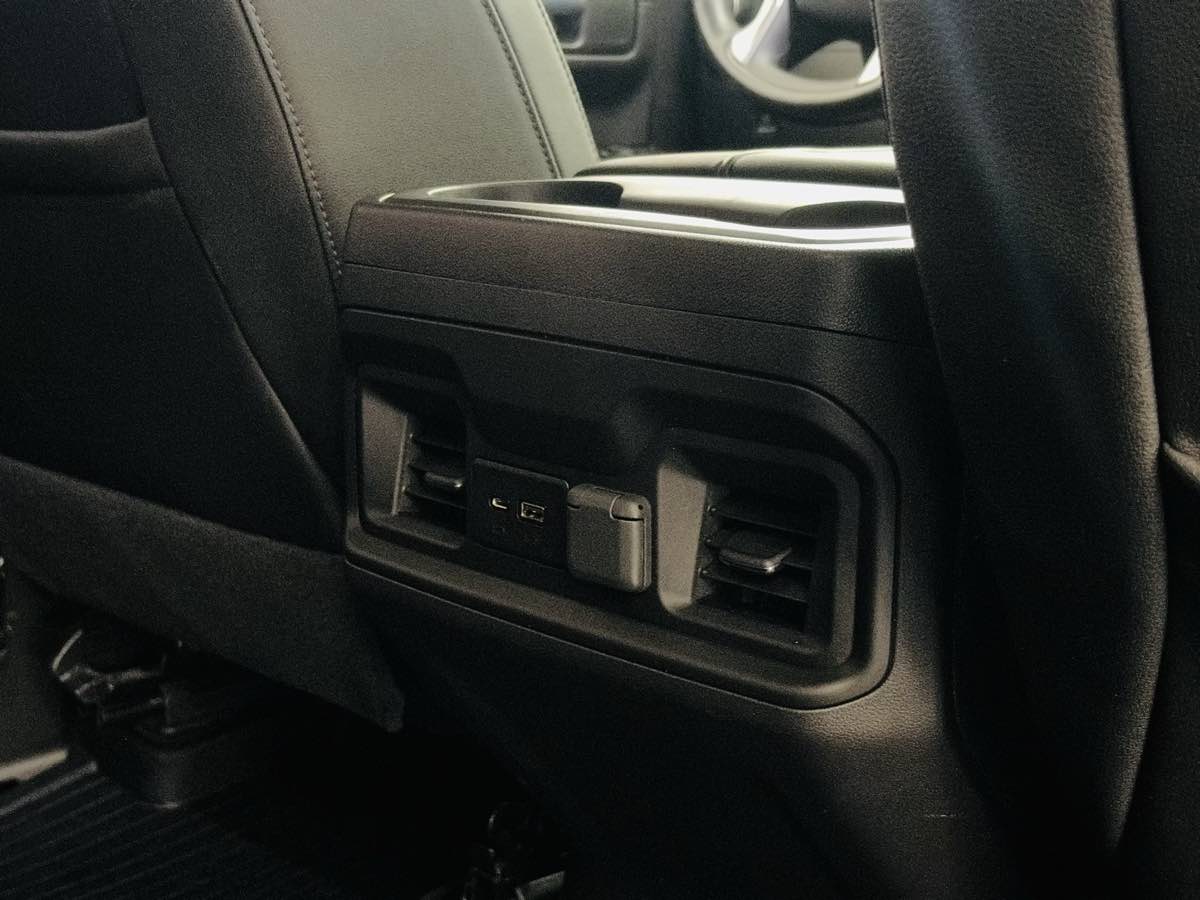Photo 38 of this Chevrolet Silverado 1500