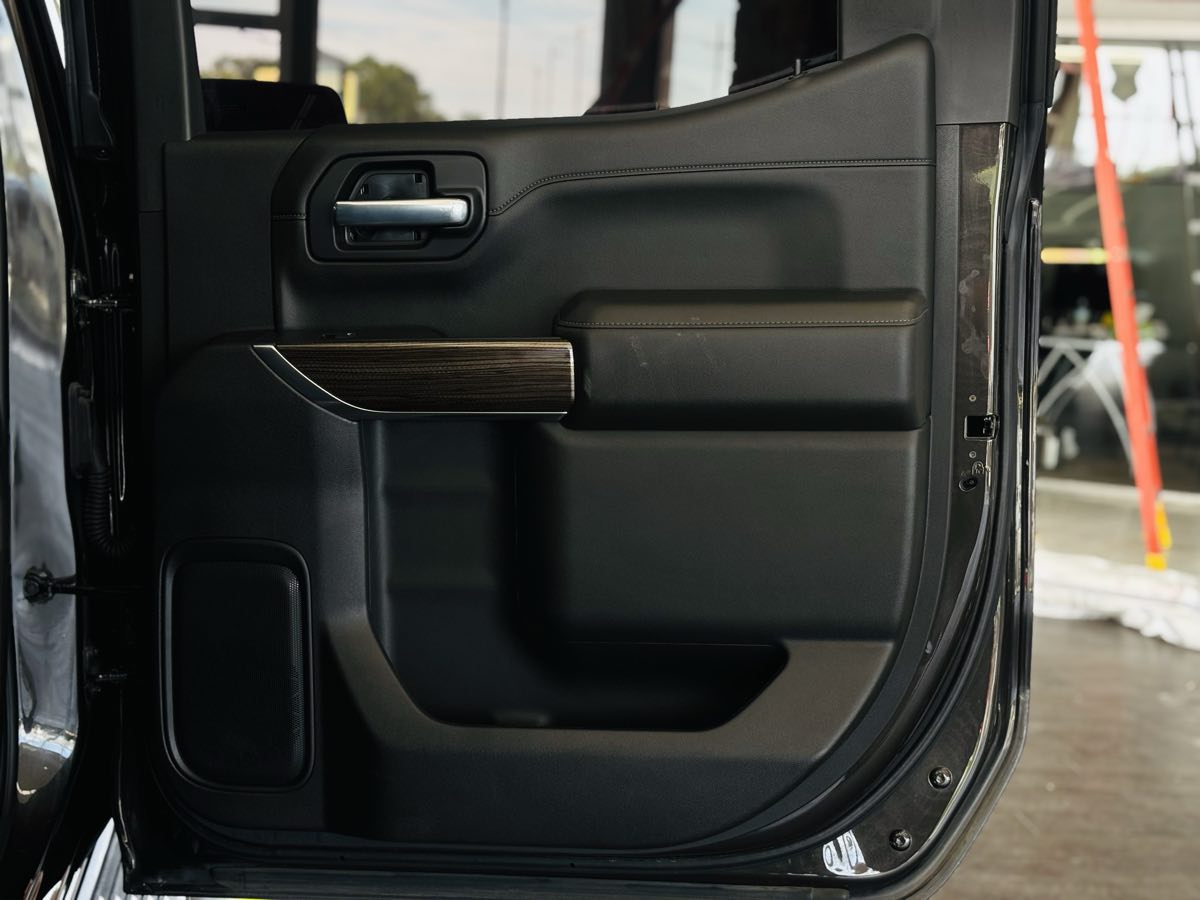 Photo 39 of this Chevrolet Silverado 1500