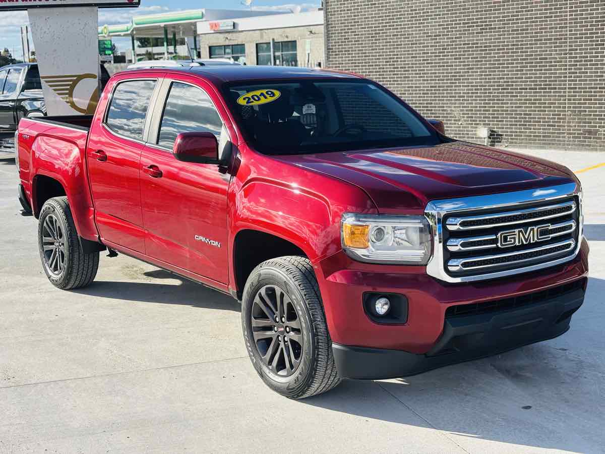 Photo 2 of this GMC Canyon