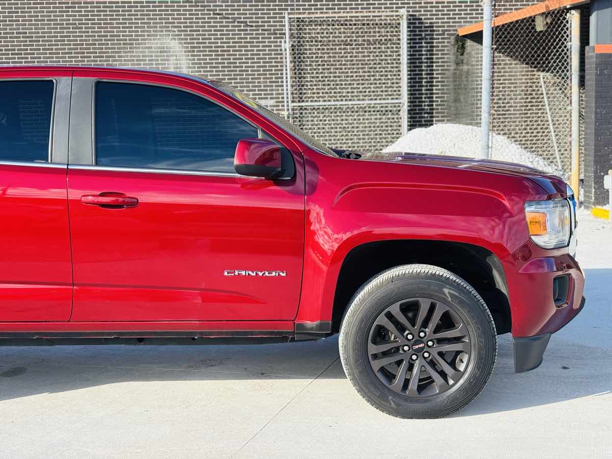 Photo 6 of this GMC Canyon