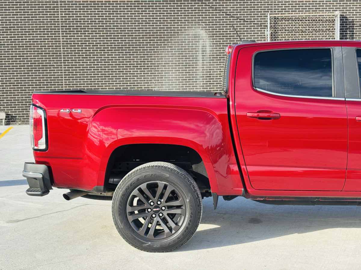 Photo 7 of this GMC Canyon