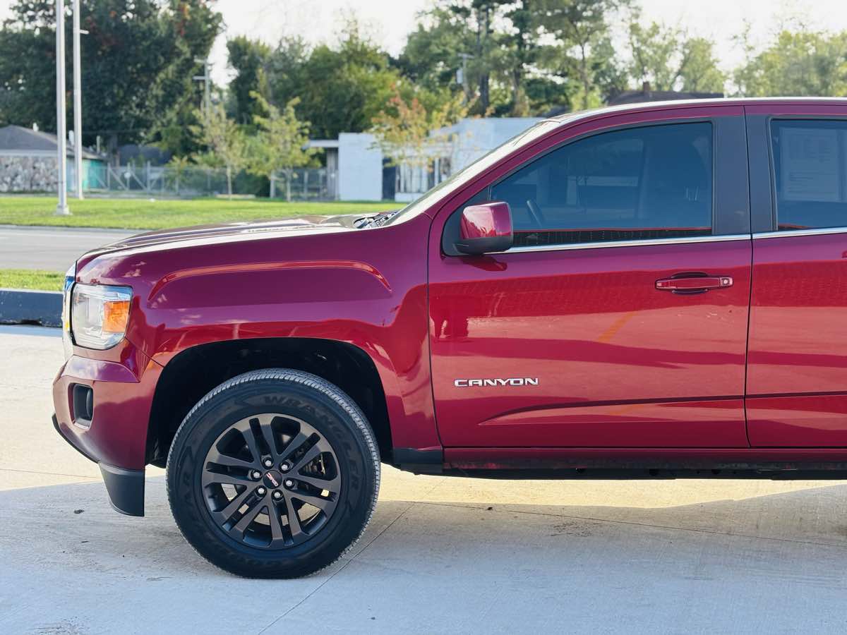 Photo 16 of this GMC Canyon