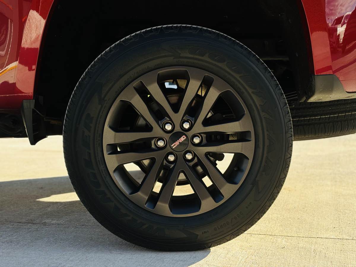 Photo 26 of this GMC Canyon