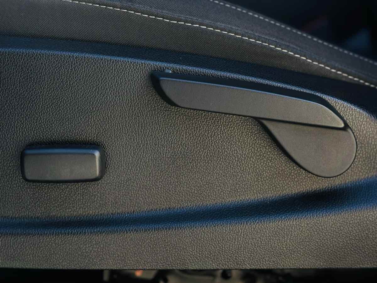 Photo 31 of this GMC Canyon