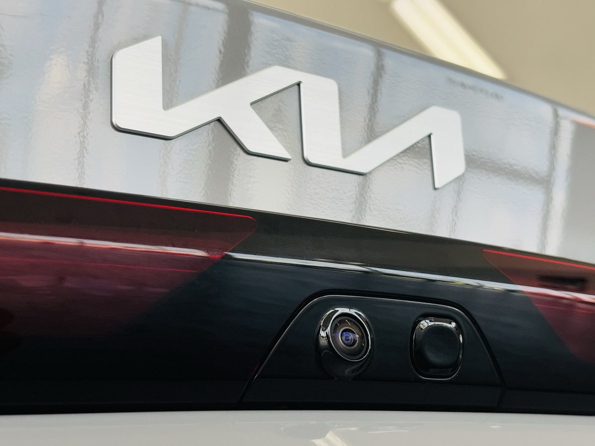 Photo 9 of this Kia K5