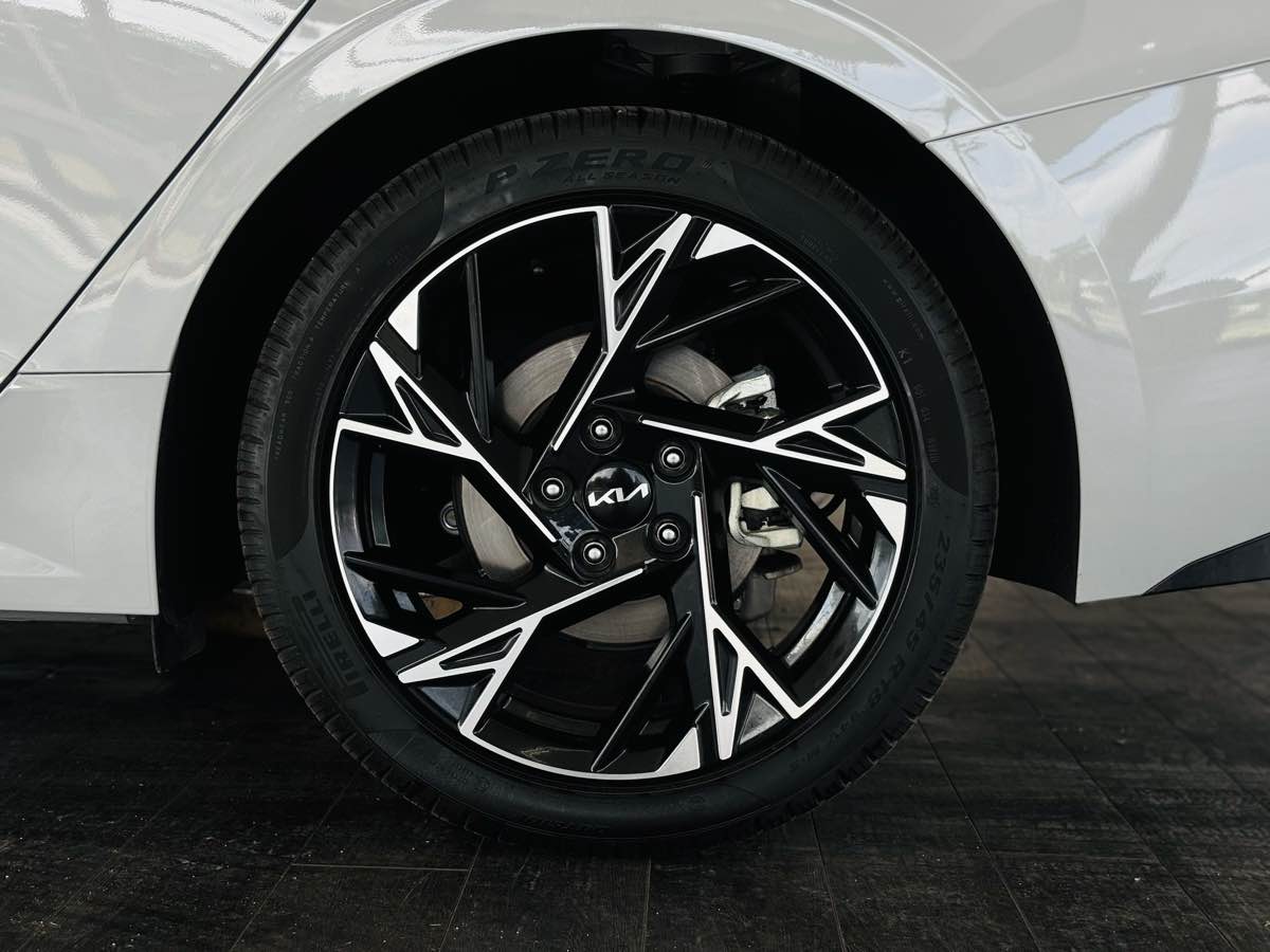 Photo 27 of this Kia K5