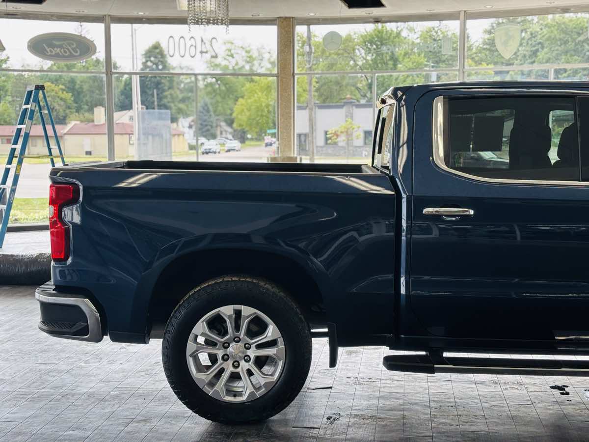 Photo 6 of this Chevrolet Silverado 1500