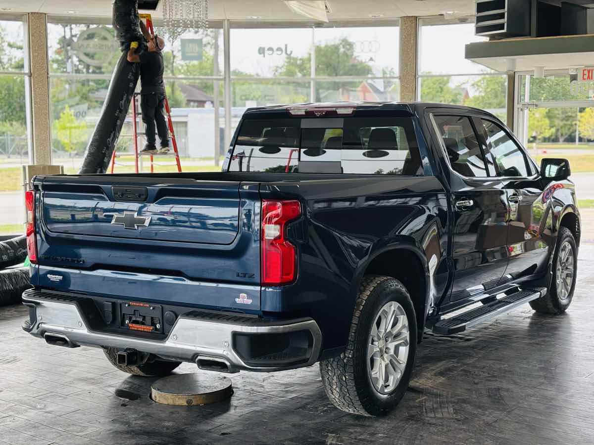 Photo 7 of this Chevrolet Silverado 1500
