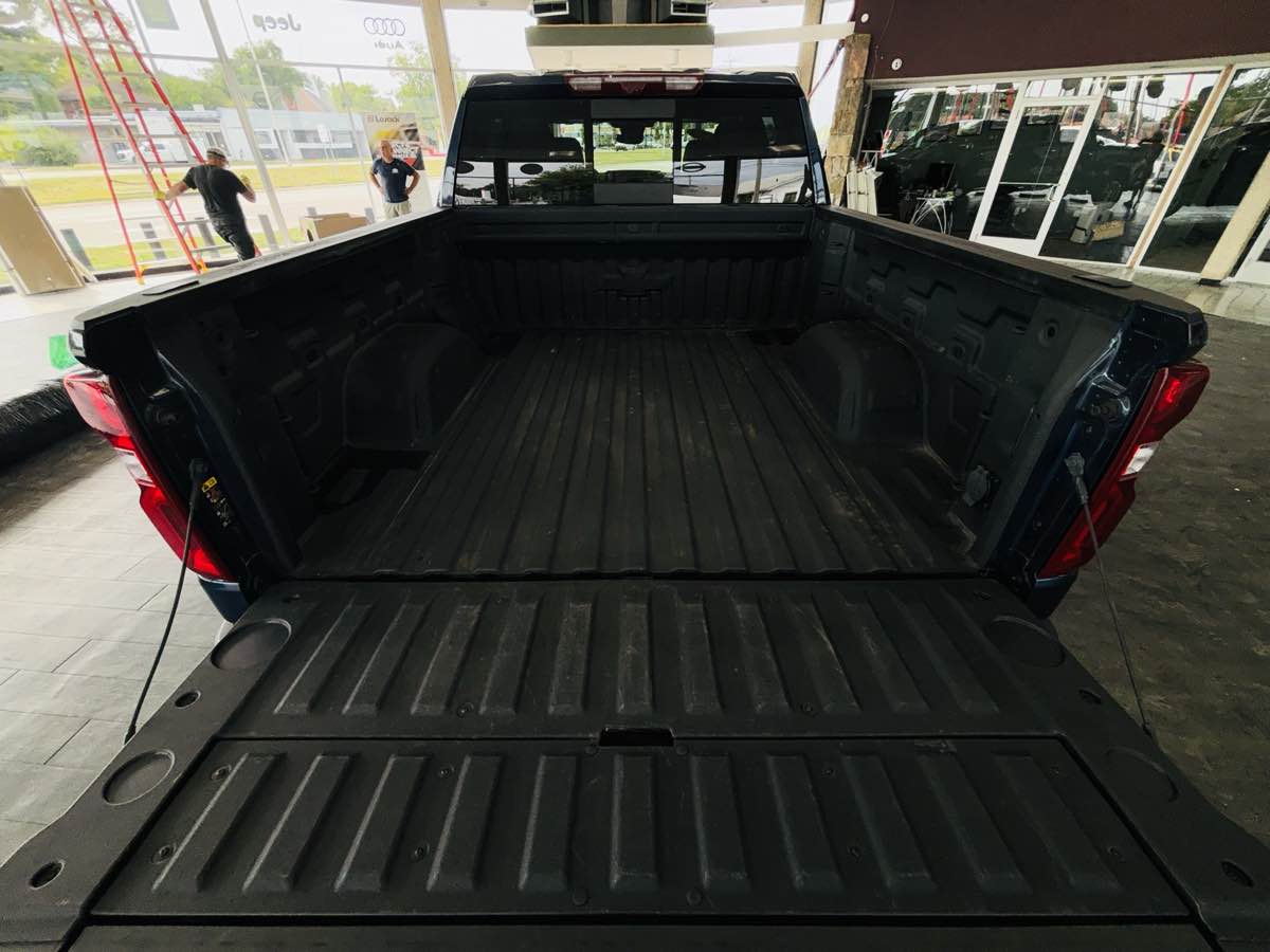 Photo 10 of this Chevrolet Silverado 1500