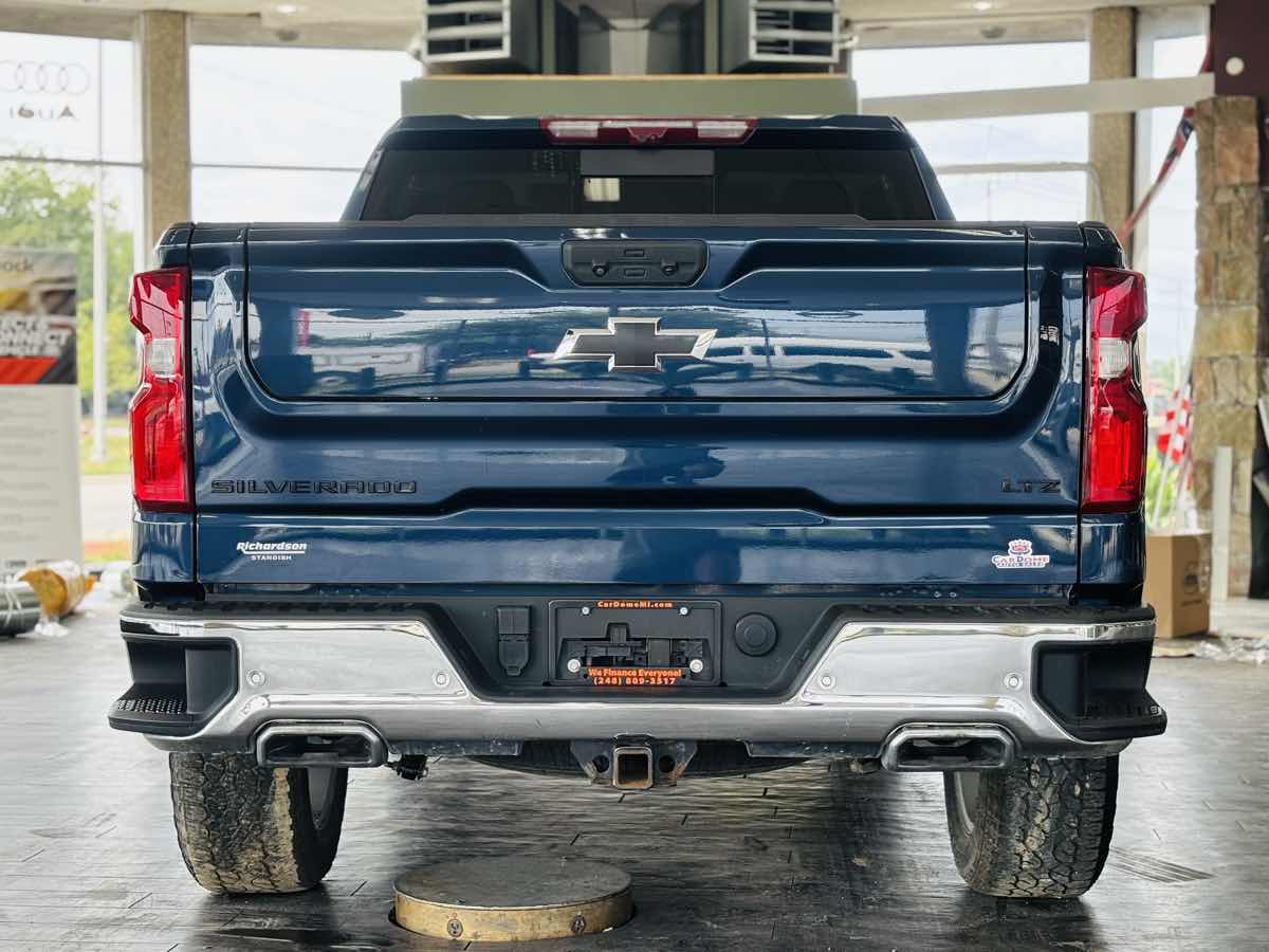 Photo 11 of this Chevrolet Silverado 1500