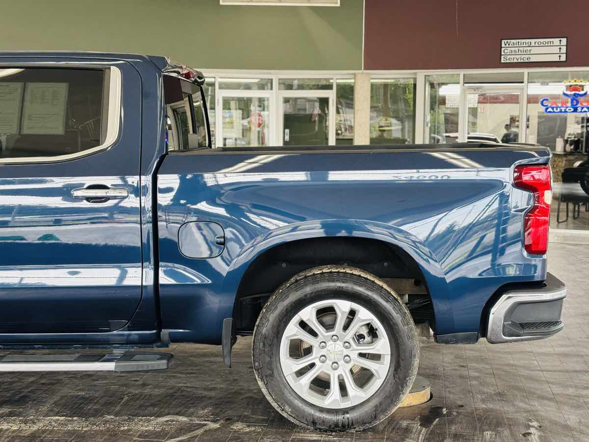 Photo 14 of this Chevrolet Silverado 1500