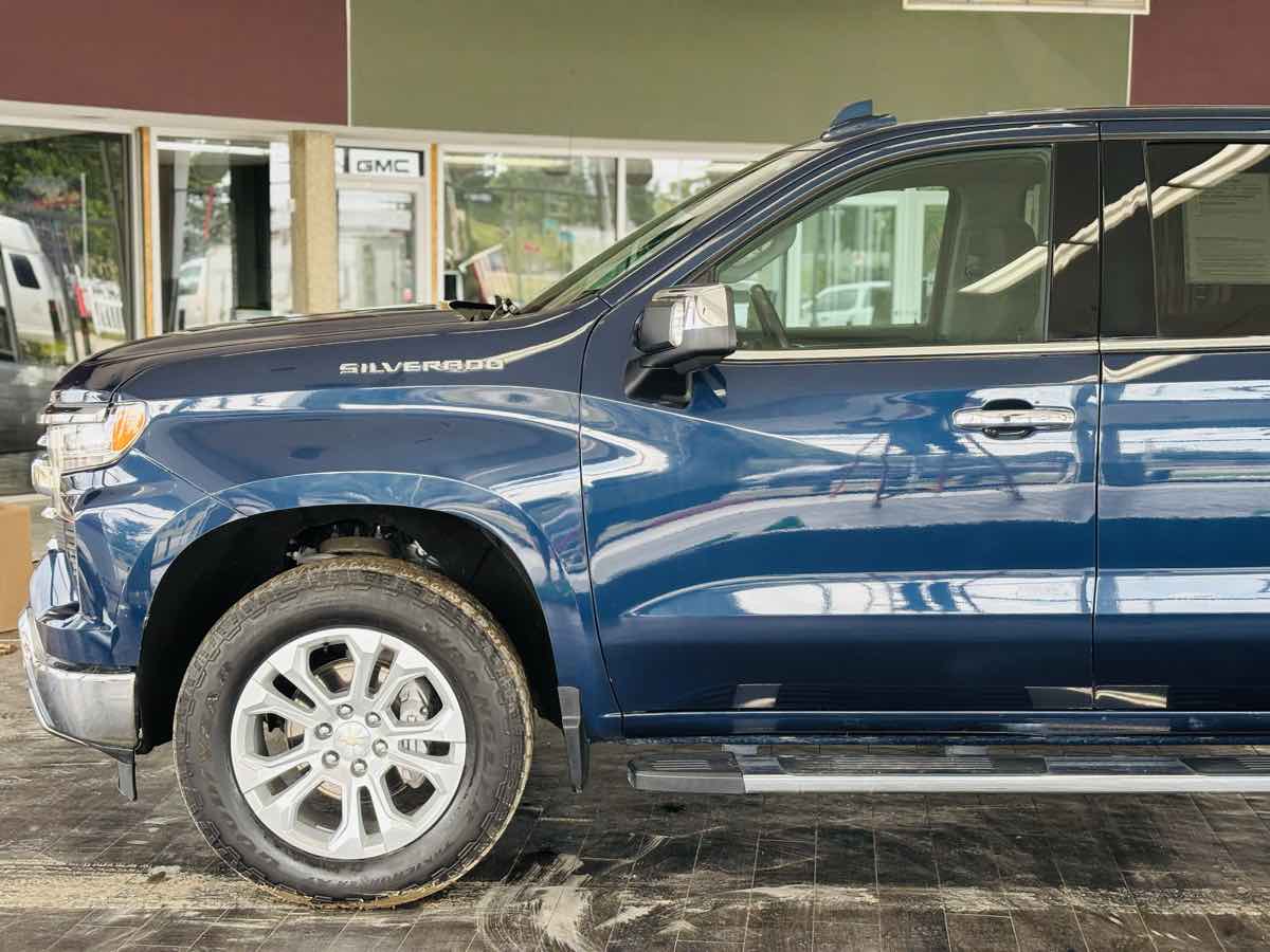 Photo 15 of this Chevrolet Silverado 1500