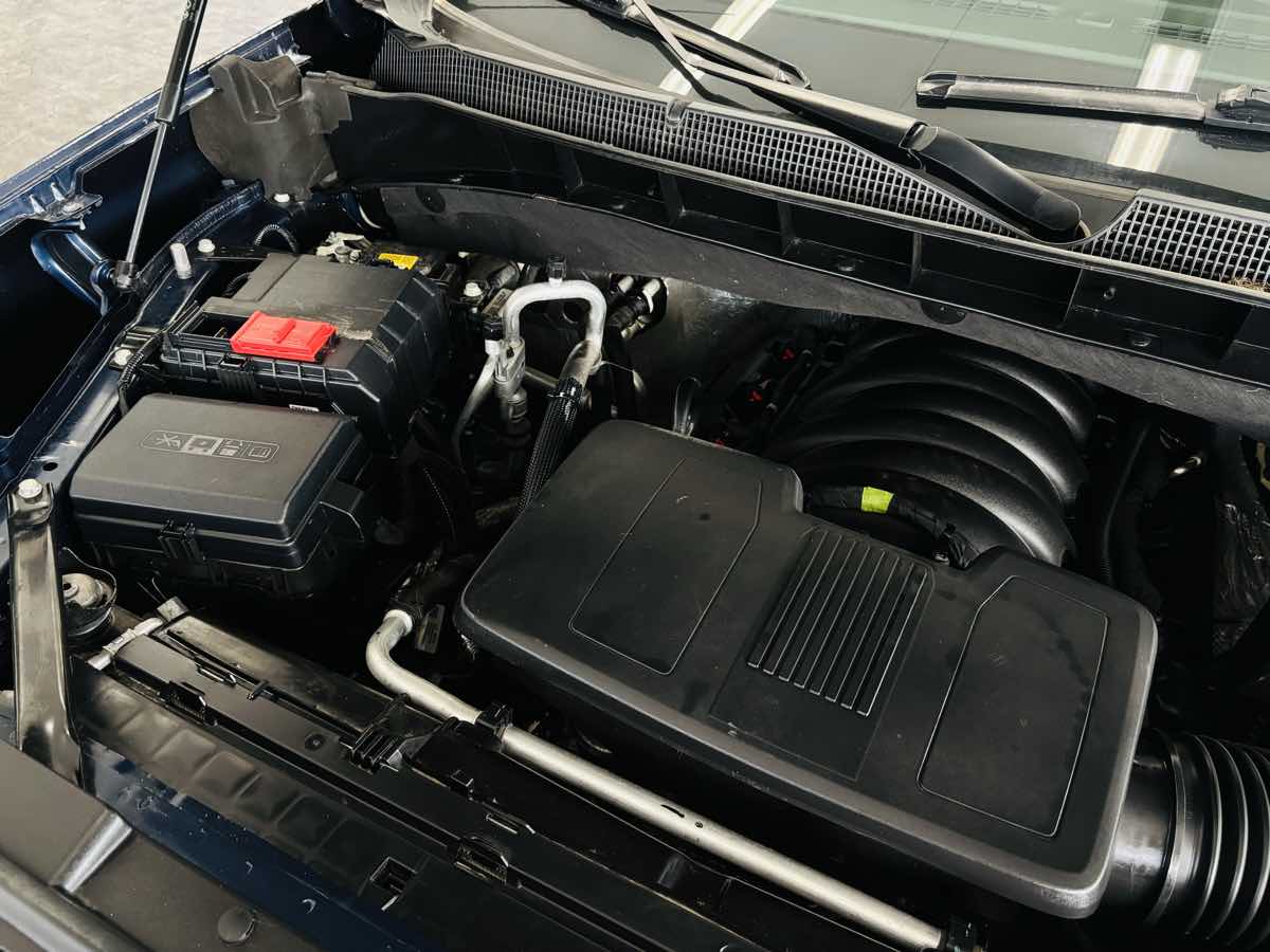 Photo 20 of this Chevrolet Silverado 1500