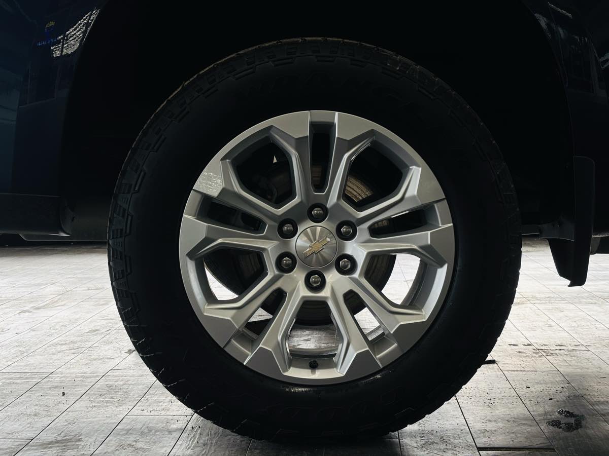 Photo 25 of this Chevrolet Silverado 1500