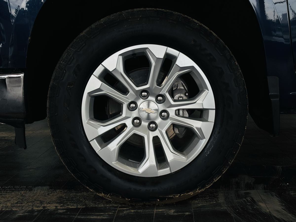 Photo 27 of this Chevrolet Silverado 1500