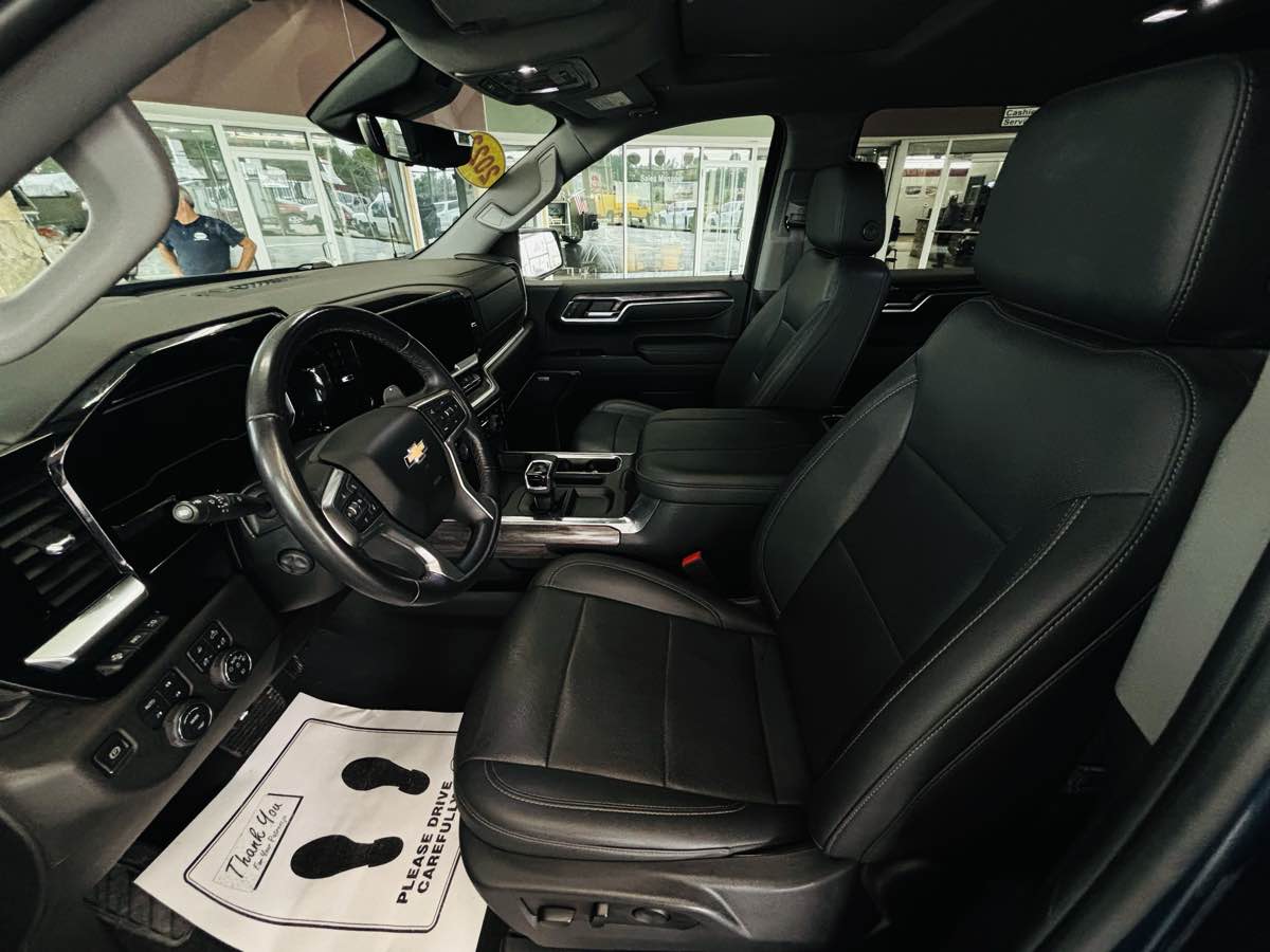 Photo 29 of this Chevrolet Silverado 1500