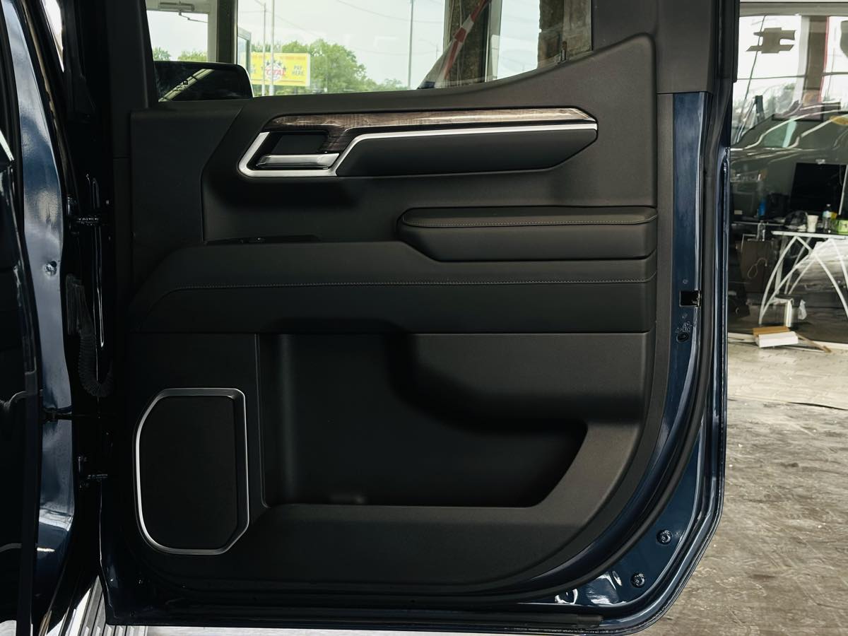 Photo 39 of this Chevrolet Silverado 1500