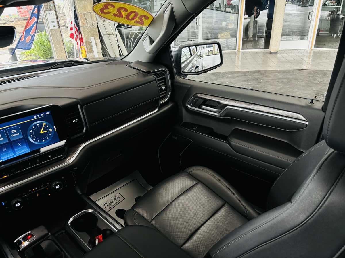 Photo 45 of this Chevrolet Silverado 1500