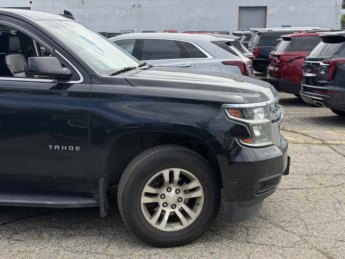 Photo 3 of this Chevrolet Tahoe