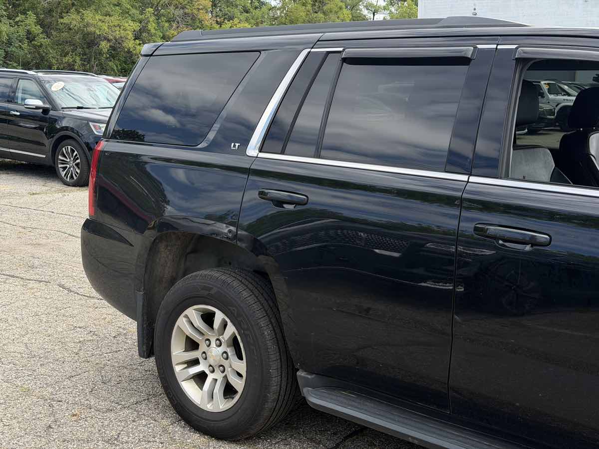 Photo 4 of this Chevrolet Tahoe