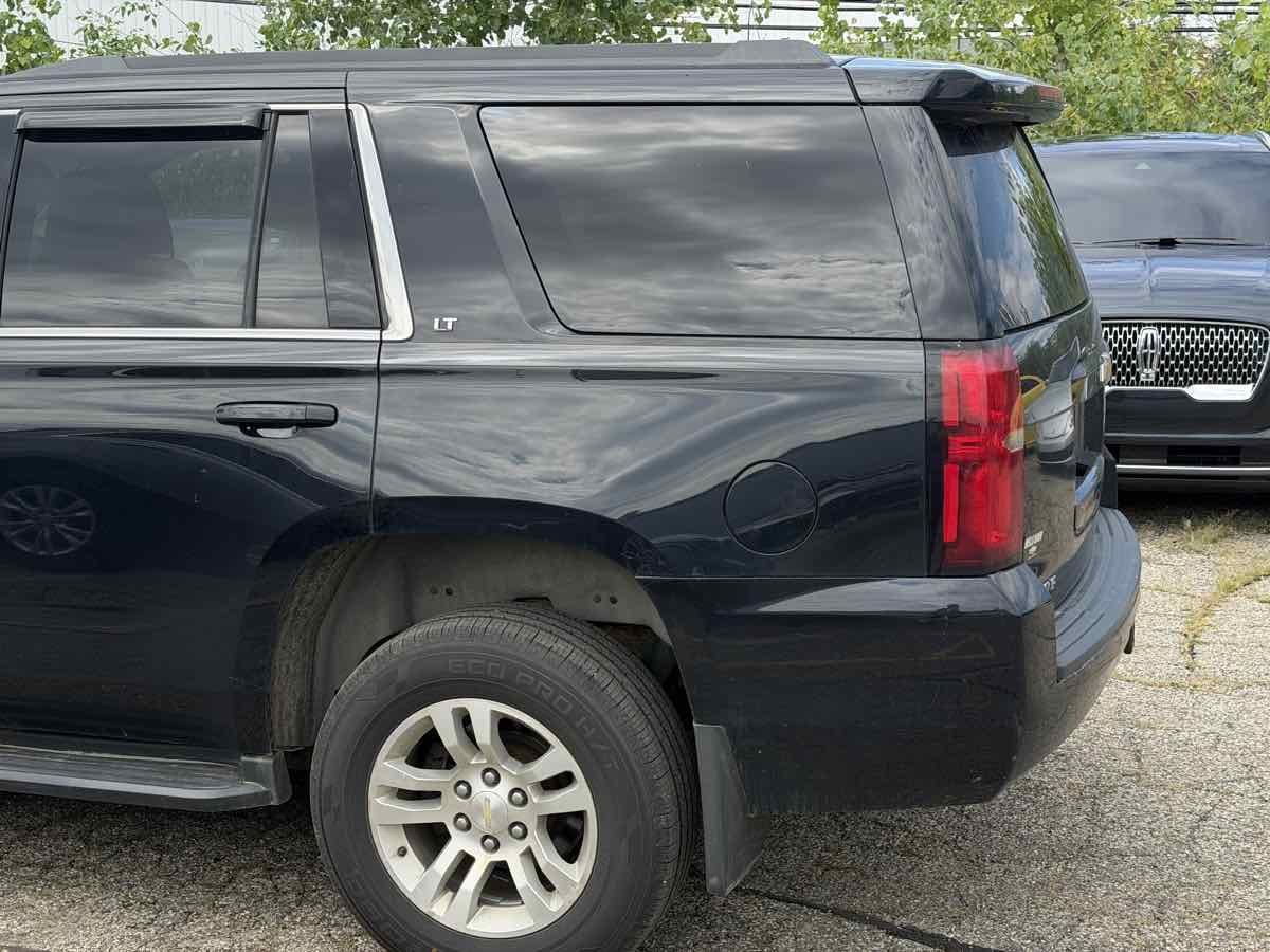 Photo 7 of this Chevrolet Tahoe
