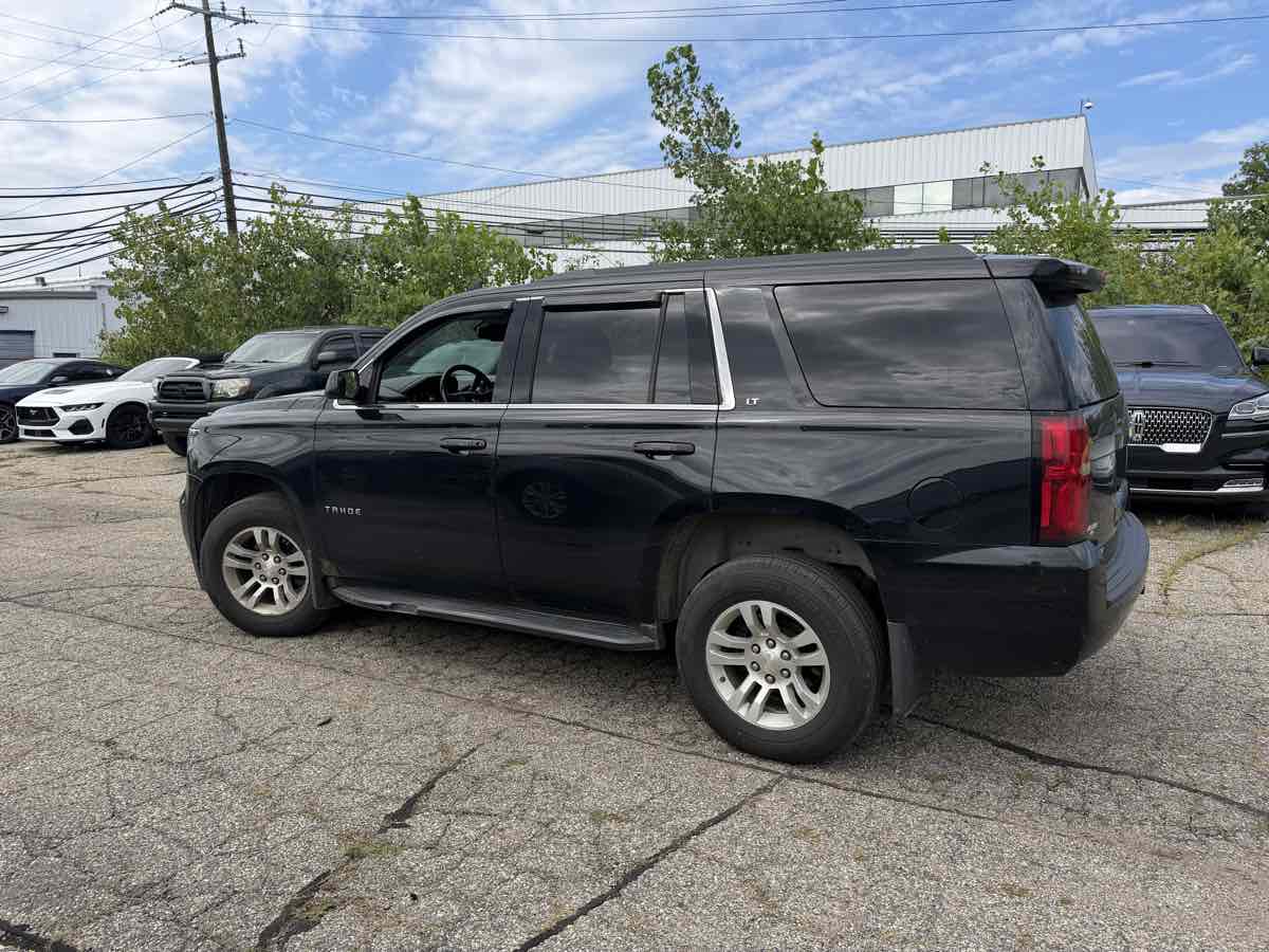 Photo 9 of this Chevrolet Tahoe
