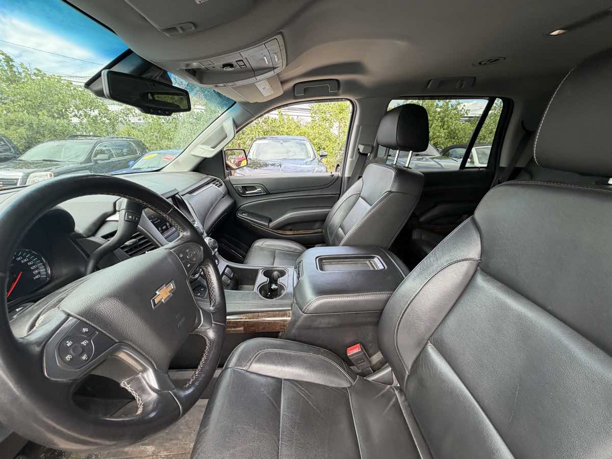 Photo 12 of this Chevrolet Tahoe