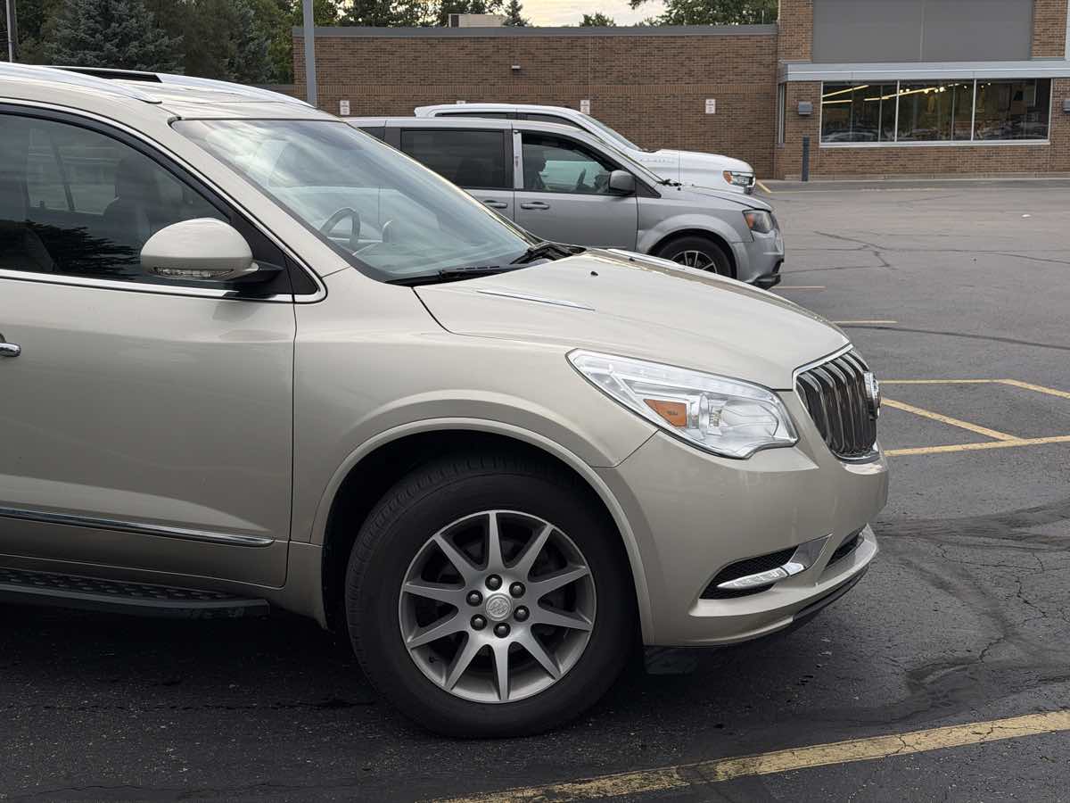 Photo 2 of this Buick Enclave