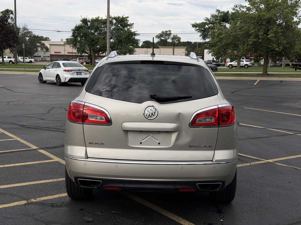 Photo 5 of this Buick Enclave
