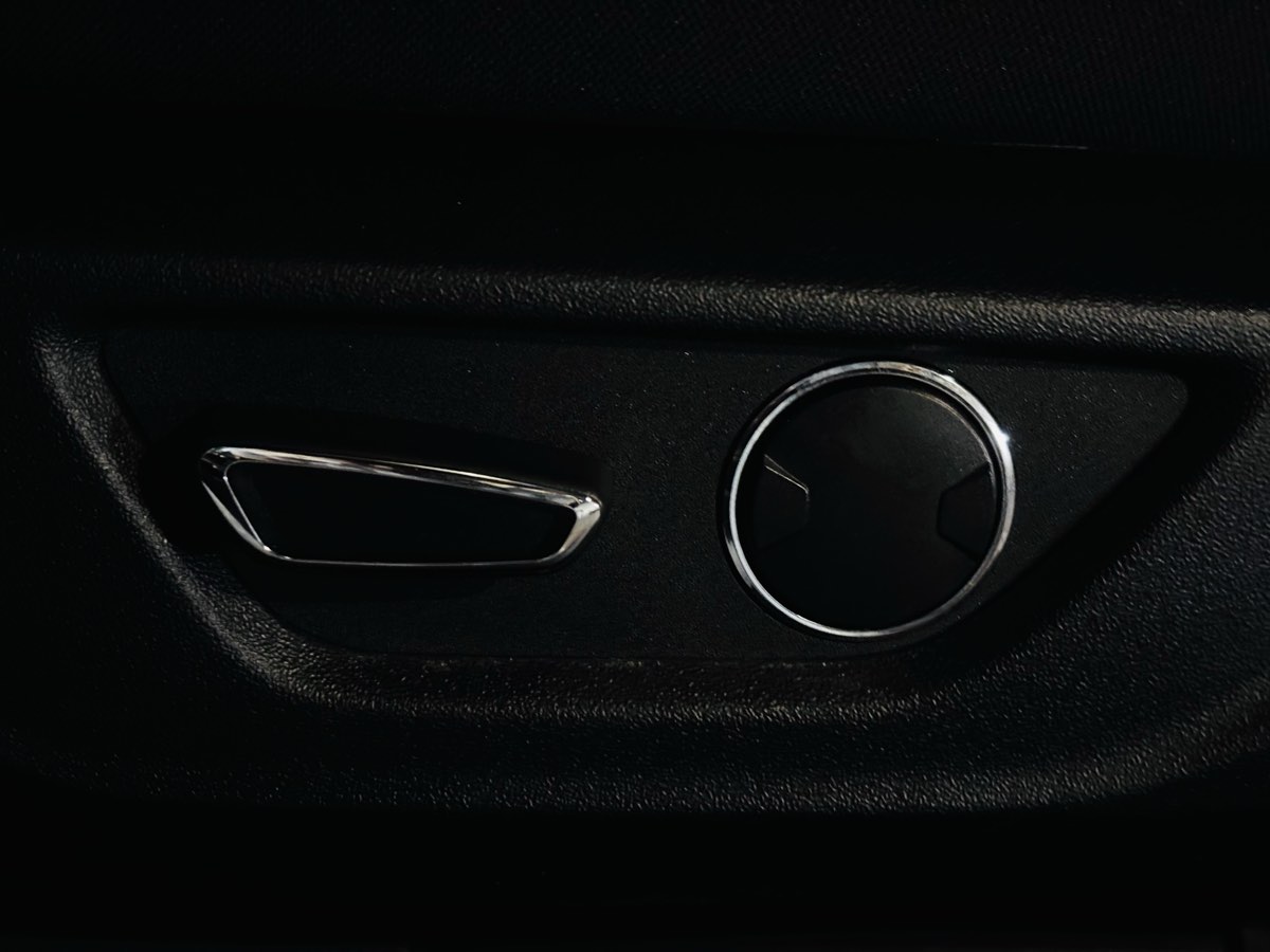 Photo 31 of this Ford Mustang