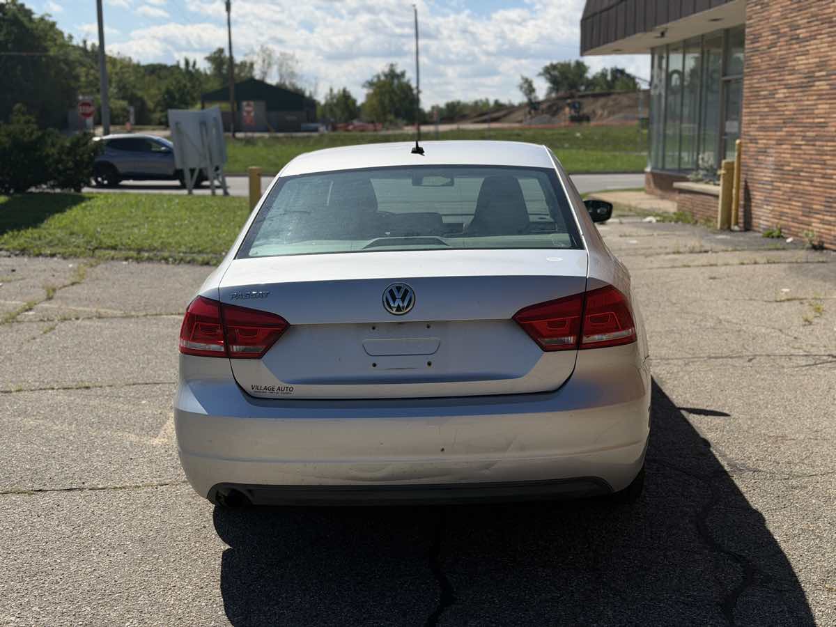 Photo 5 of this Volkswagen Passat