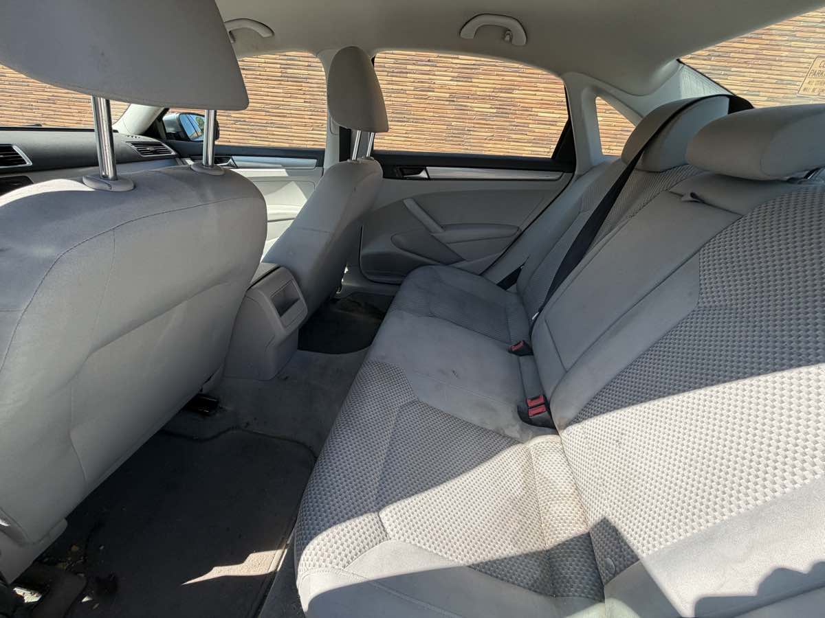 Photo 11 of this Volkswagen Passat