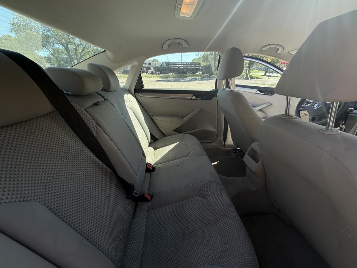 Photo 12 of this Volkswagen Passat